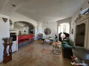 Vila cu piscina - teren generos și potențial multifuncțional 