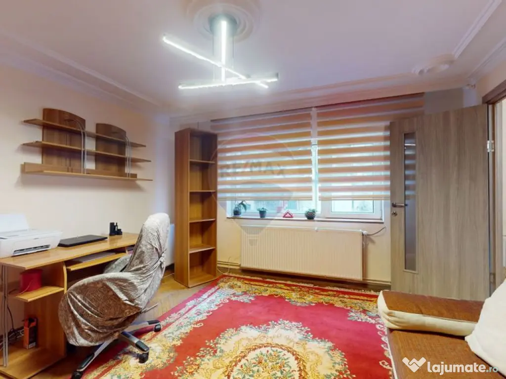 Casă / Vilă cu 9 camere de vânzare în zona Valea Cerb...