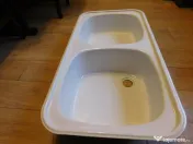 Chiuvetă albă, metalică, 2 cuve – nouă, pret negociabil 