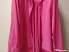 Cămașă roz, cu pliseu pe spate