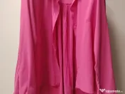 Cămașă roz, cu pliseu pe spate 