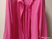 Cămașă roz, cu pliseu pe spate 