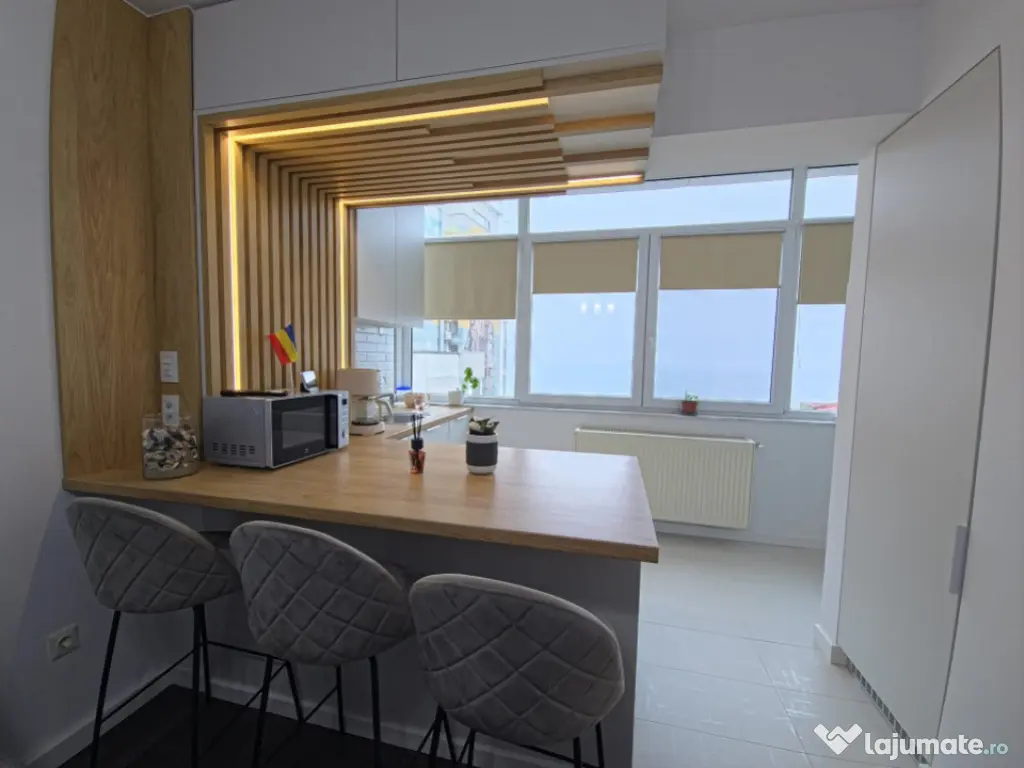 Centru Neversea apartament 3 camere decomandat vedere mare