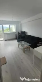 Apartament 3 camere, decomandat - zona Tractorul