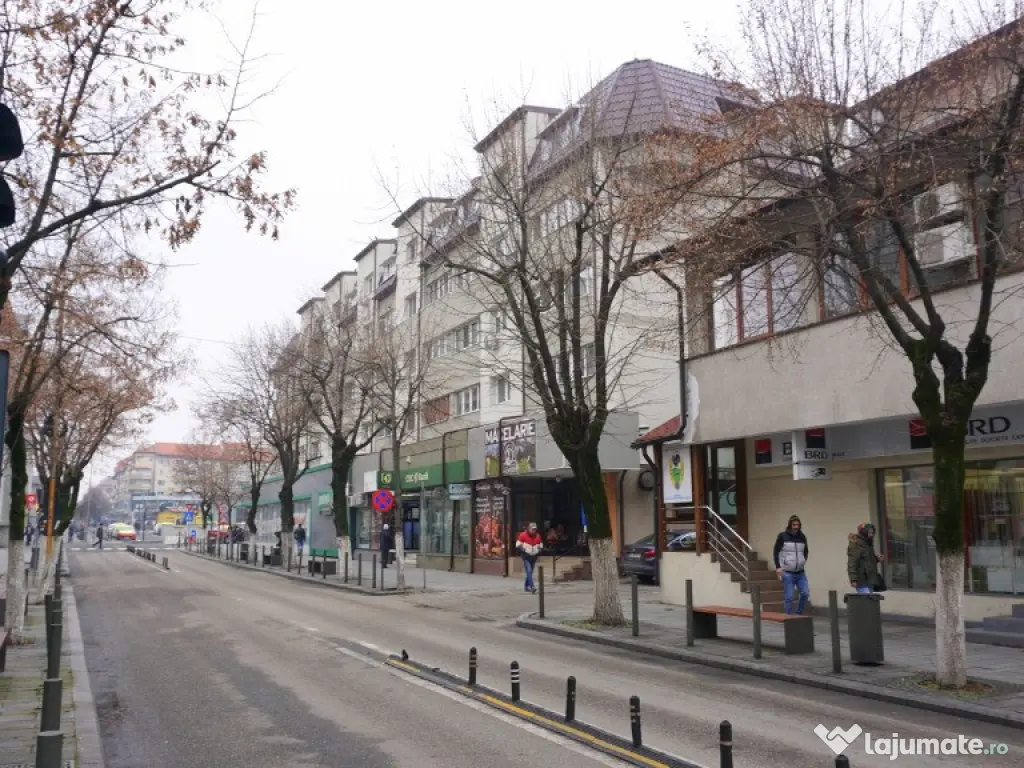 DE INCHIRIAT - SPATIU COMERCIAL CENTRAL, 85 MP