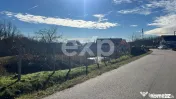 Refugiu la țară: casă cu 2 camere și teren de aproape 4. 
