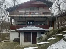 Casă / Vilă cu 7 camere de vânzare