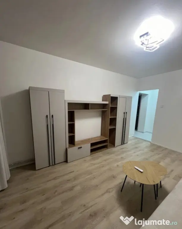 Garsoniera proaspat renovata 30 mp, etaj intermediar, carti