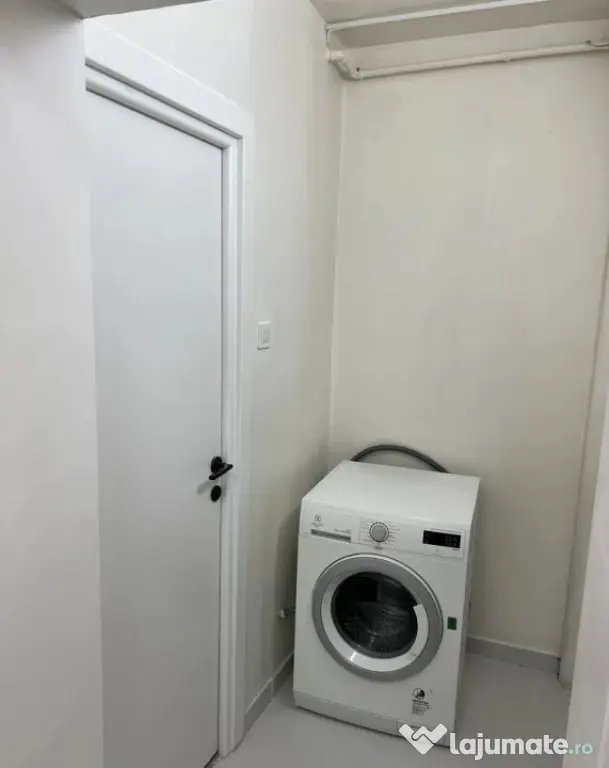 Garsoniera proaspat renovata 30 mp, etaj intermediar, carti
