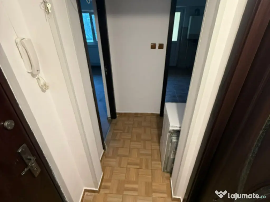 - Apartament 3 camere, confort 1 decomandat Obor, etaj 3.