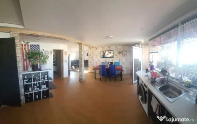 Apartament semidecomandat cu 3 camere, 89 mp utili, parcare,