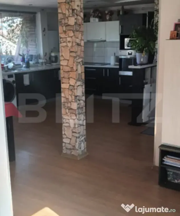 Apartament semidecomandat cu 3 camere, 89 mp utili, parcare,
