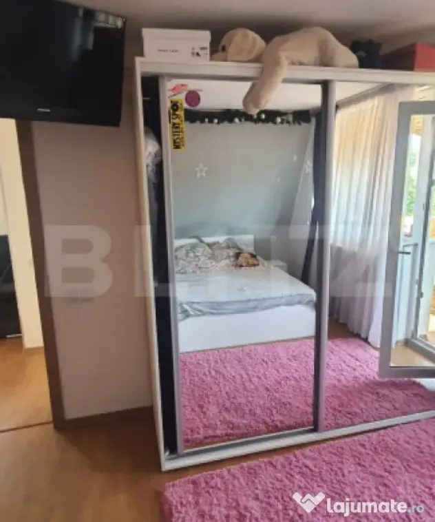 Apartament semidecomandat cu 3 camere, 89 mp utili, parcare,