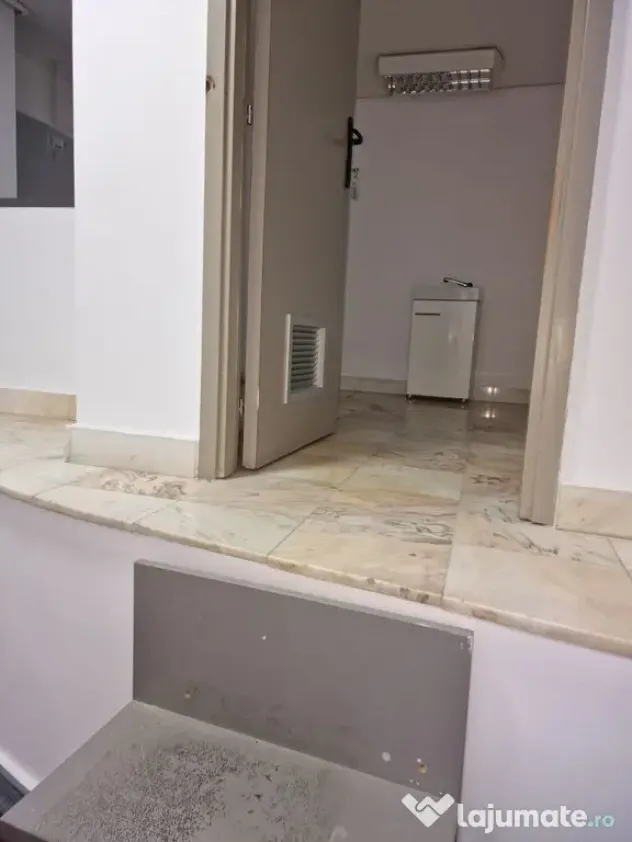 Zona Universitate Batistei mezanin 79 mp plus balcon 17 m...
