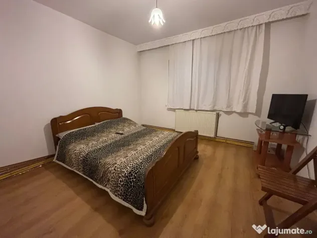 Ap. 3 cam decomandat, etajul 1, centrală termică, bloc 1986