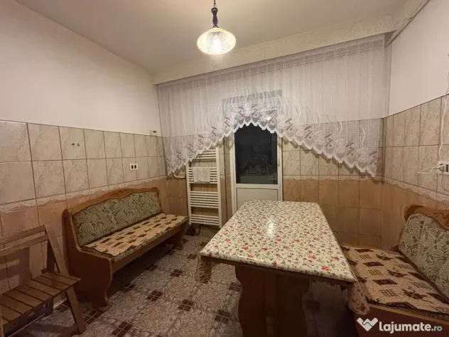 Ap. 3 cam decomandat, etajul 1, centrală termică, bloc 1986