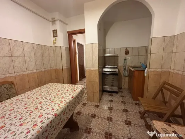 Ap. 3 cam decomandat, etajul 1, centrală termică, bloc 1986