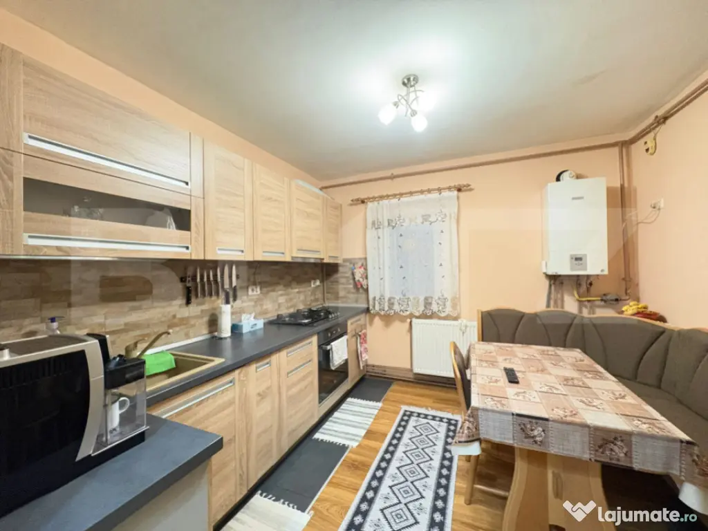 Apartament 3 camere, 65 mp, zona AEM