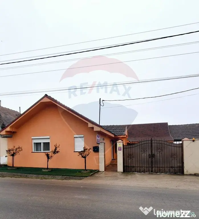 Casă cu 3 camere de vânzare in Hidiselu de Sus