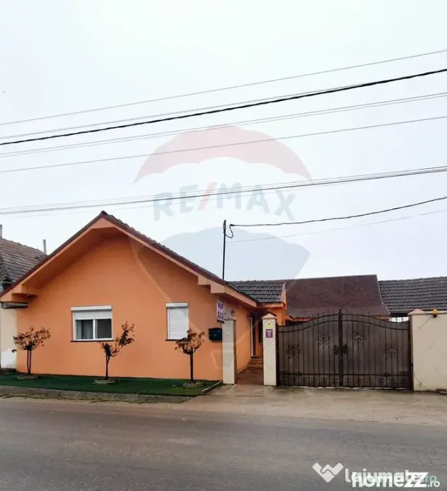 Casă cu 3 camere de vânzare in Hidiselu de Sus