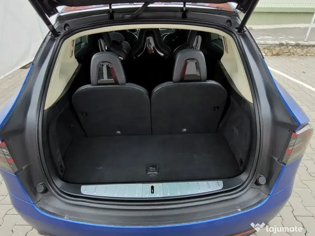Tesla Model X 90D free supercharging