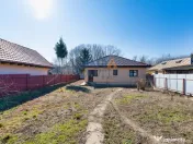 Casă nouă - 2800 mp teren 