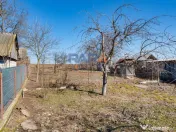 Casă nouă - 2800 mp teren 