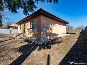 Casă nouă - 2800 mp teren 