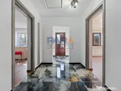 Casă nouă - 2800 mp teren 