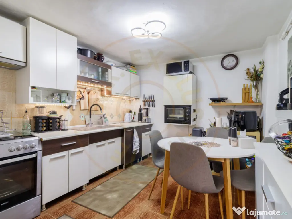 Casa cu gradina aproape de metrou 1 Mai - 232 mp curte liber