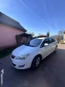 Vând Opel Astra J Sport Tourer, 31.10.2011