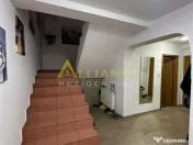 Casa individuala cu curte proprie si spatiu comercial 
