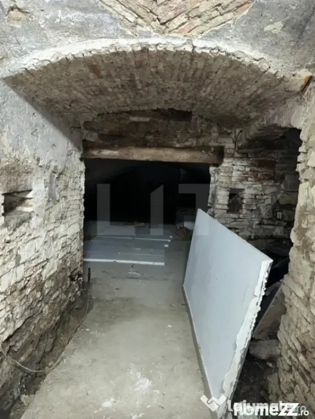 Clădire istorică P+E ultracentral Bistrița – vad comerc - Bistrita (Bistrita-Nasaud)
