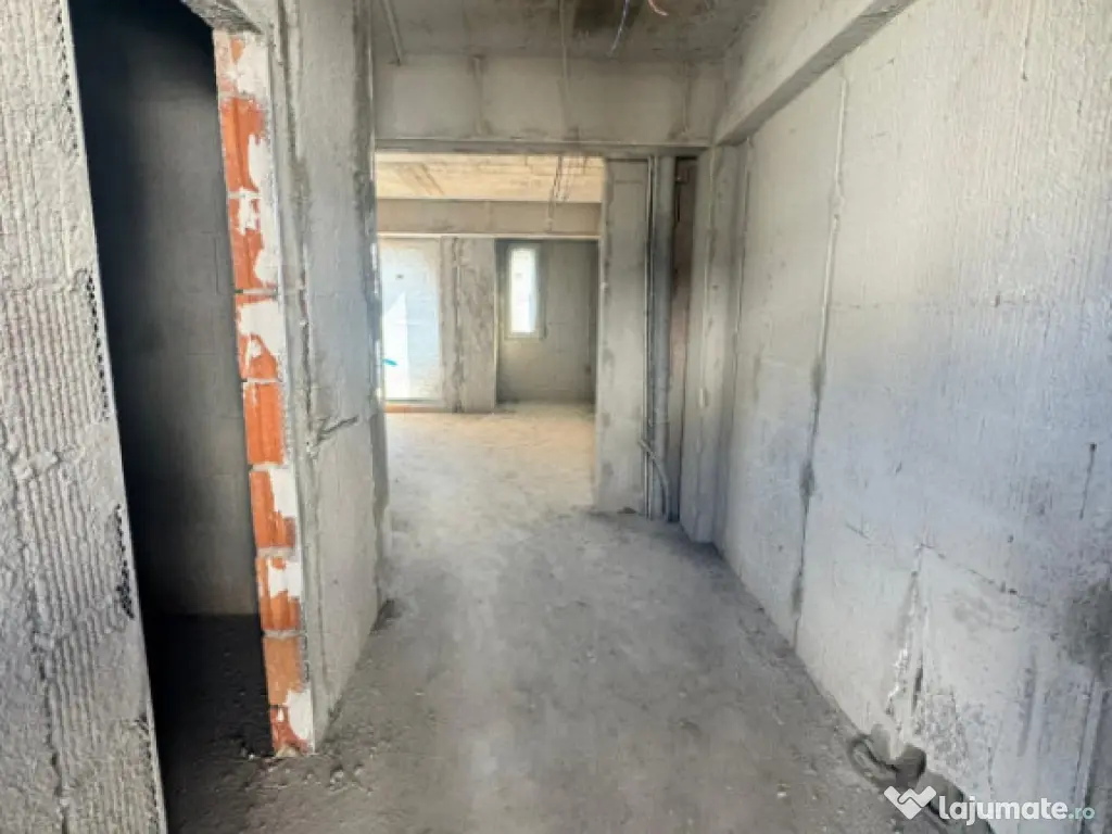 Garsonieră bloc nou, 36 mp utili + balcon, zona Vest