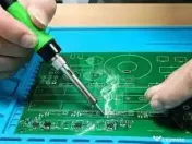 Angajez persoana cu abilitati de mecanic si cunostinte de electronica