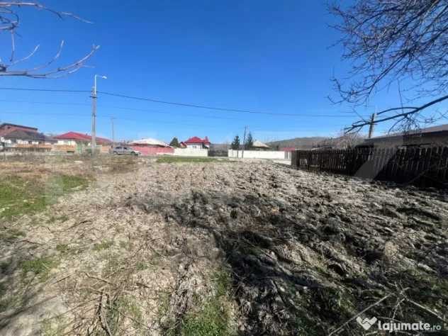 Teren intravilan 351 mp, stradal, zona Izvor