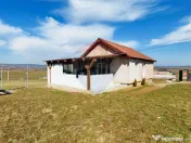 Casa cu 2 camere de vânzare 