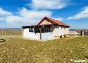 Casa cu 2 camere de vânzare 