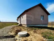 Casa cu 2 camere de vânzare 