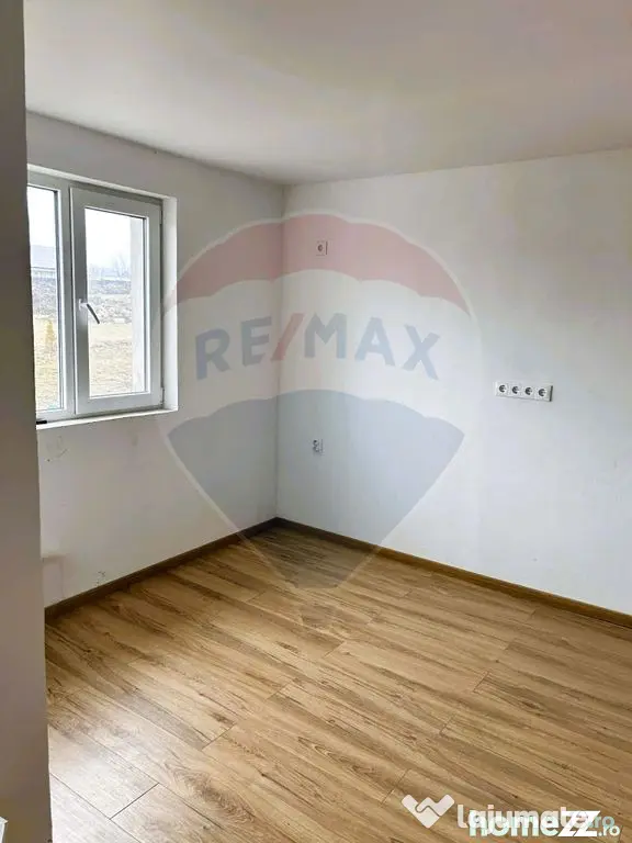 Casa cu 2 camere de vânzare