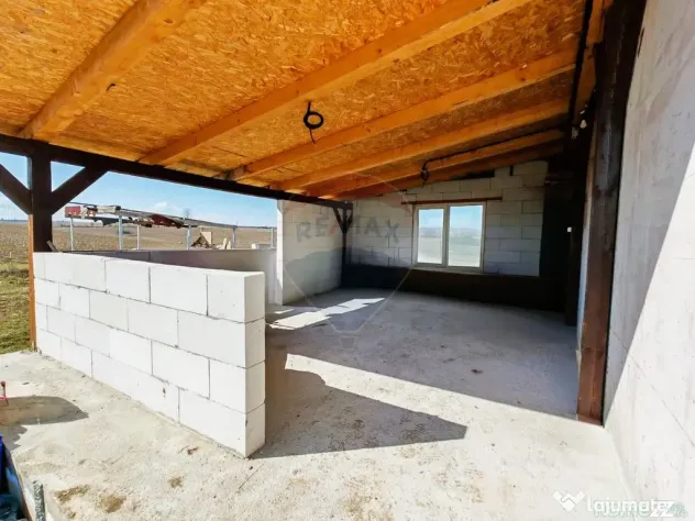 Casa cu 2 camere de vânzare