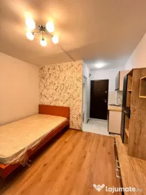 Cameră de cămin cu baie proprie,etaj 2,renovată complet
