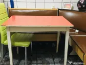 Vând colțar bucătărie și masă 