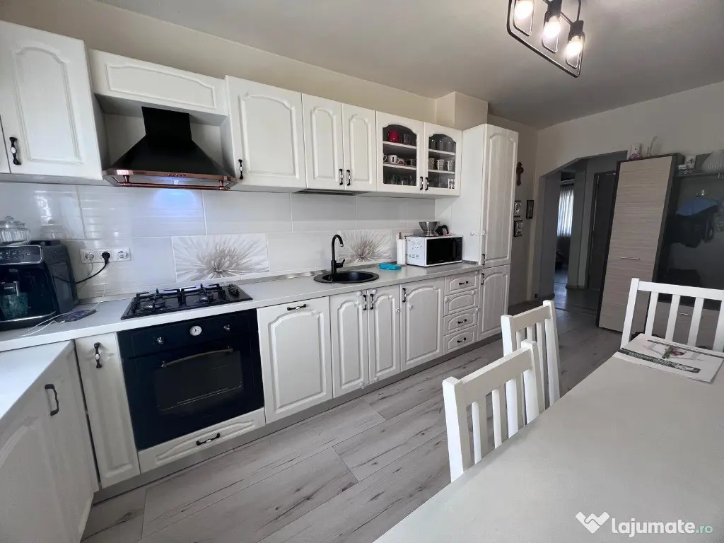 Apartament 4 camere,et 3, zona Liceul Auto - Deva