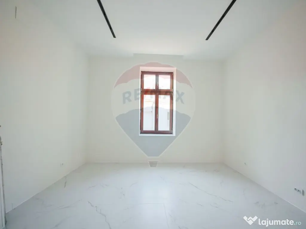 Apartament cu 4 camere de vânzare, ultracentral