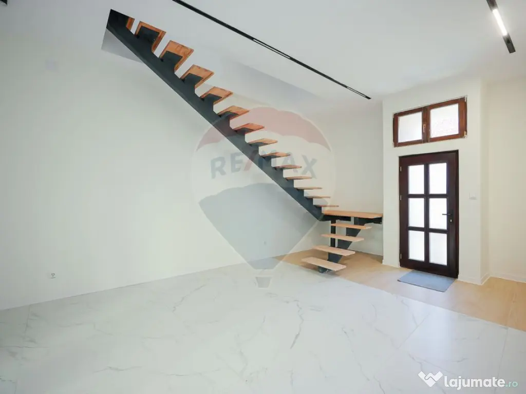 Apartament cu 4 camere de vânzare, ultracentral