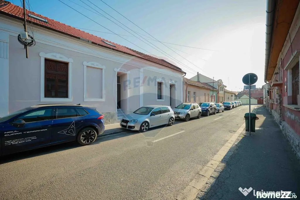 Apartament cu 4 camere de vânzare, ultracentral