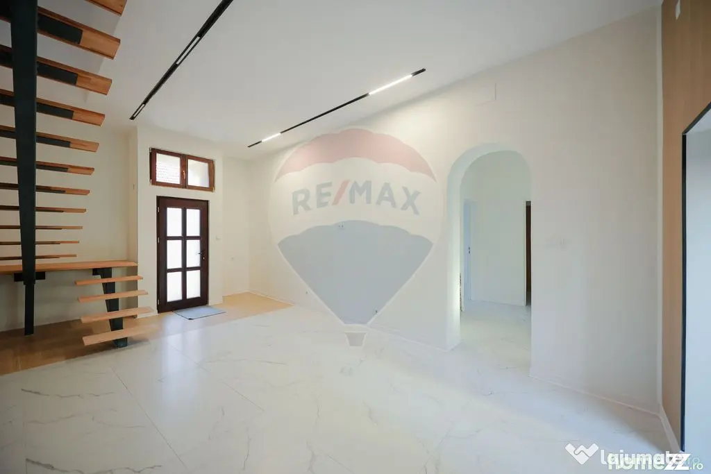 Apartament cu 4 camere de vânzare, ultracentral
