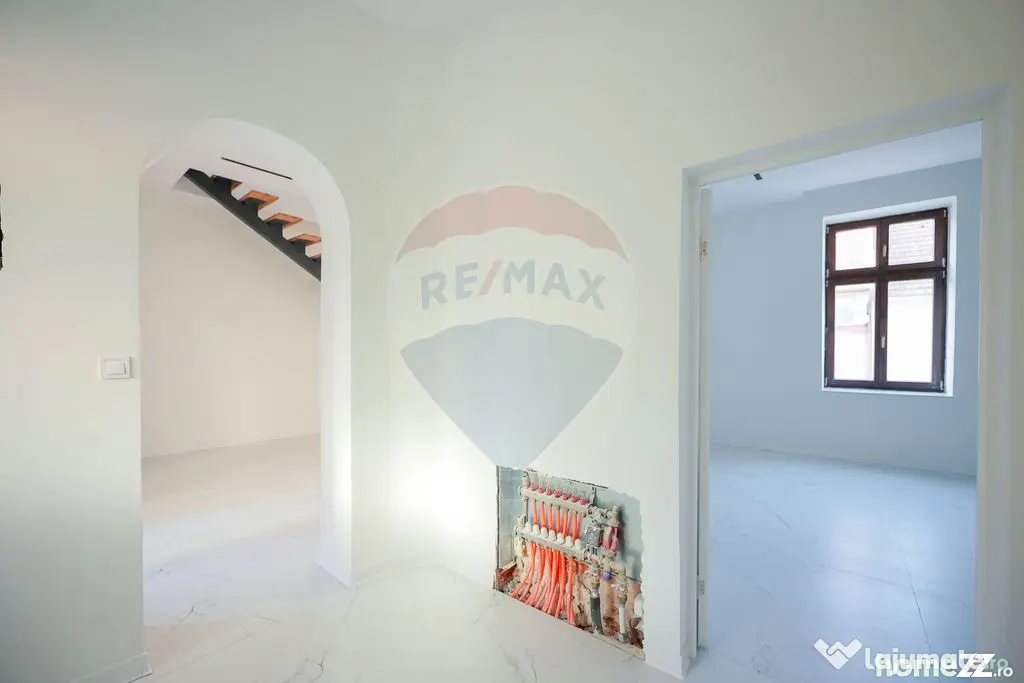 Apartament cu 4 camere de vânzare, ultracentral