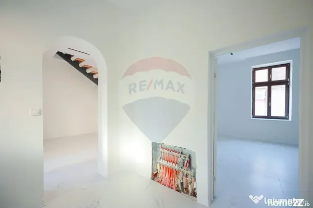 Apartament cu 4 camere de vânzare, ultracentral